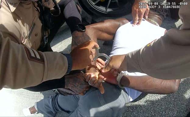 Hill en el suelo, detenido. Reuters