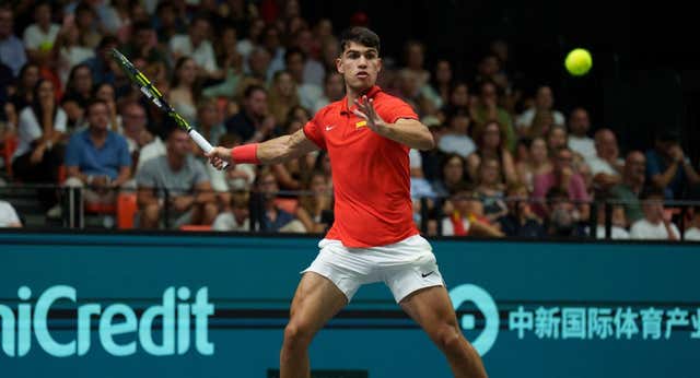 Un aficionado dio el susto en la Copa Davis… Y Alcaraz avisó para socorrerle