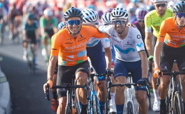 Luis Ángel Maté, con Alejandro Valverde.  MOVISTAR TEAM / SPRINT CYCLING AGENCY