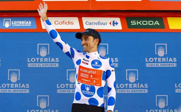 Luis Ángel Maté, con el maillot de líder de la Montaña de La Vuelta.  UNIPUBLIC / SPRINT CYCLING AGENCY