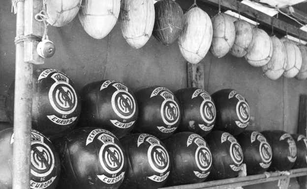 Escudo en balones del Real Madrid en los años 60. Teodoro Naranjo Domínguez