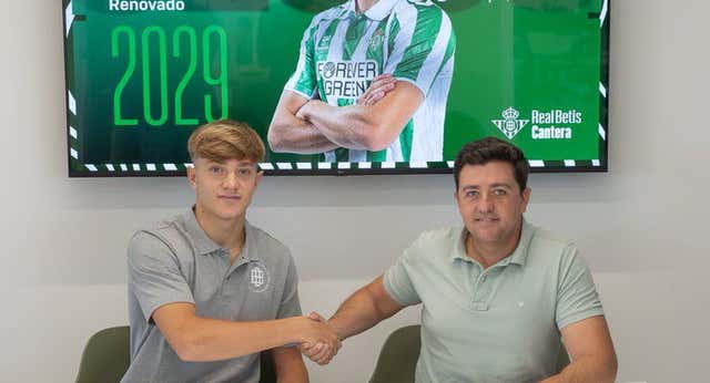 El Betis ata a su nueva perla… y Pellegrini ya piensa en darle minutos: «Va por buen camino»