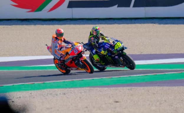 Márquez y Rossi, en una carrera.  EFE