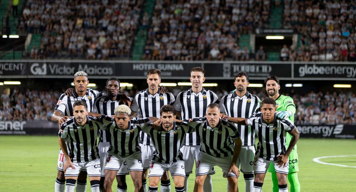 El once inciial del equipo de Dick Schreuder.