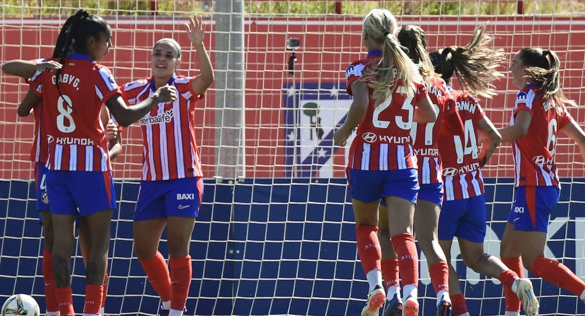 Las jugadoras del Atlético celebran el gol de Lauren Leal ante el Deportivo.