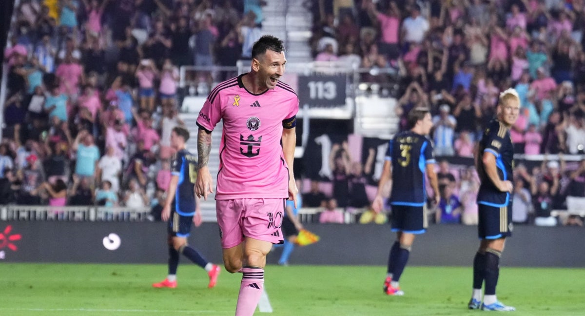 Leo Messi celebra uno de sus dos goles en el duelo entre el Inter Miami y Philadelphia Union.
