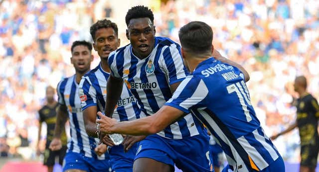 Samu Omorodion deja atrás su agitado verano y da la victoria al Oporto en su debut en casa