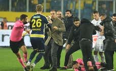 Umut Meler, el colegiado que recibió un puñetazo del presidente del Ankaragucu, dirigirá el Real Madrid-Stuttgart de Champions