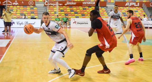 Un sólido Covirán Granada tumba a un desdibujado UCAM Murcia para llevarse el I Trofeo Región de Murcia