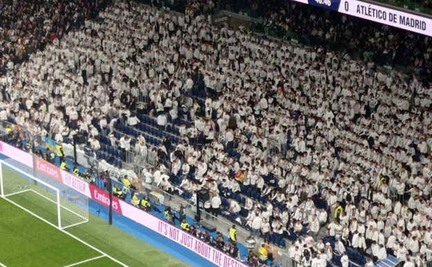 Grada Fans del Bernabéu.  EFE
