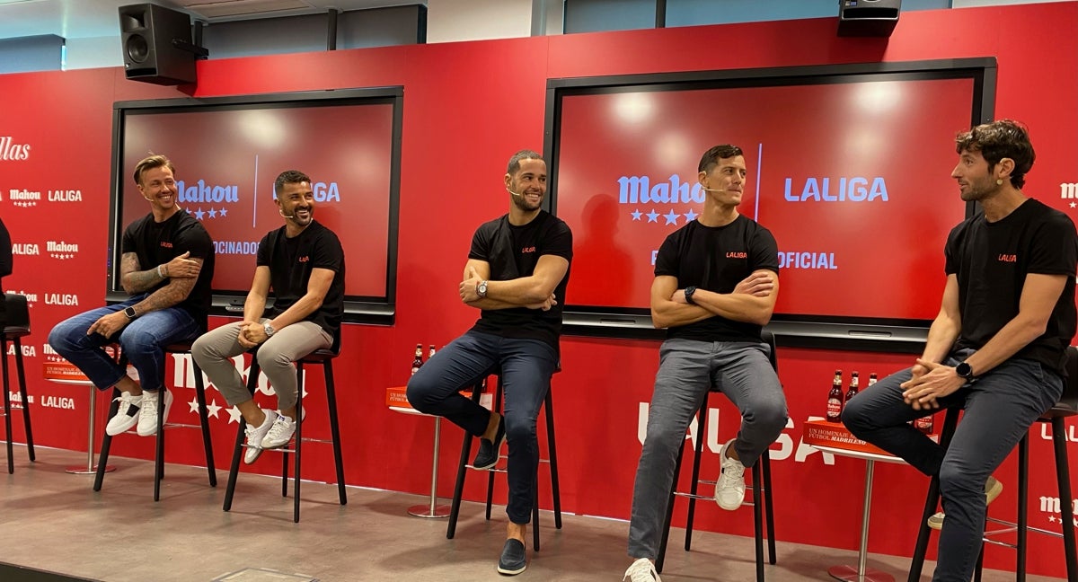 Los exfutbolistas durante el acto.