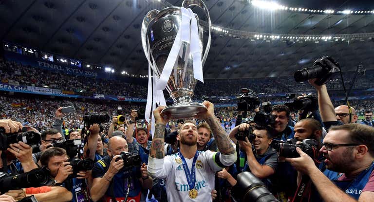 Sergio Ramos levanta su última Champions.