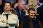 Tom Brady sigue batiendo récords en la NFL... como comentarista y mientras se deja ver con David Beckham