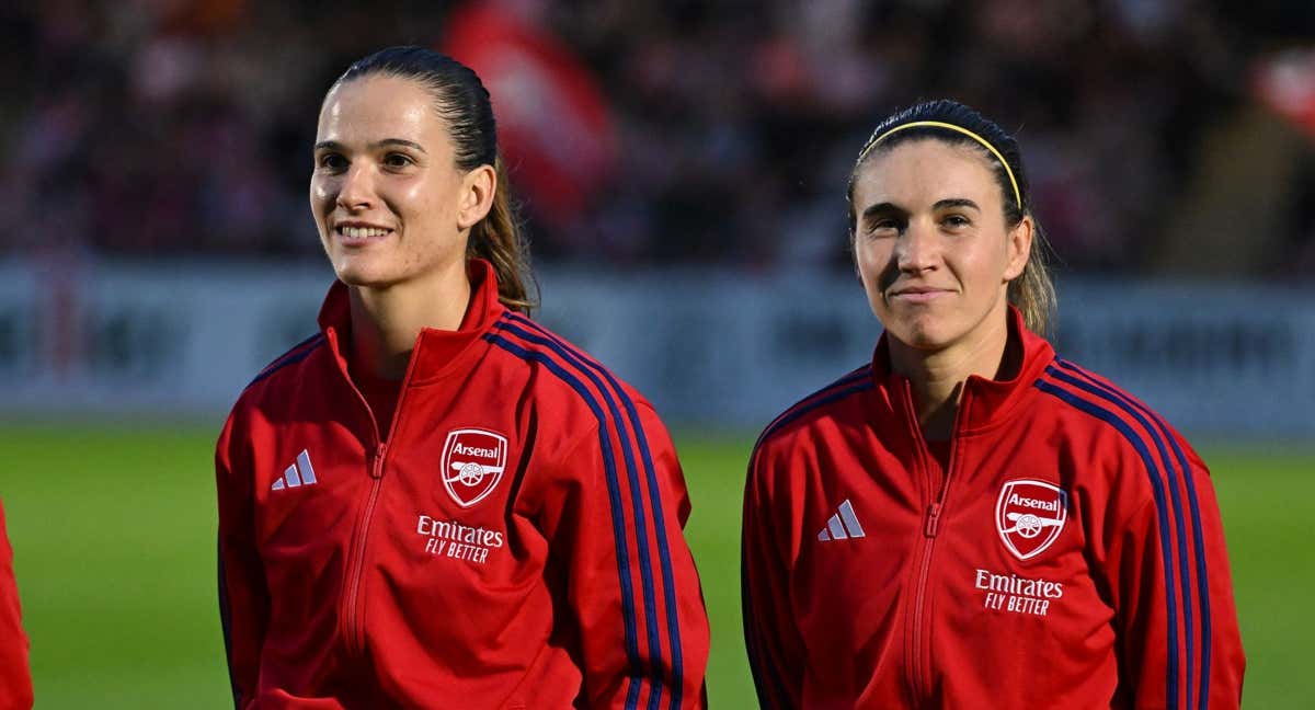 Laia Codina y Mariona Caldentey antes de un partido con el Arsenal.