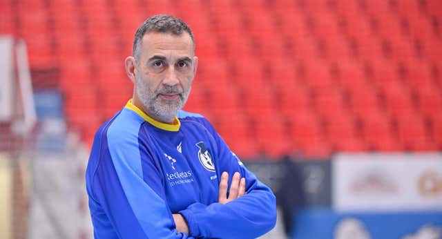 David Pisonero sorprende compaginando los banquillos de Recoletas Valladolid e Israel