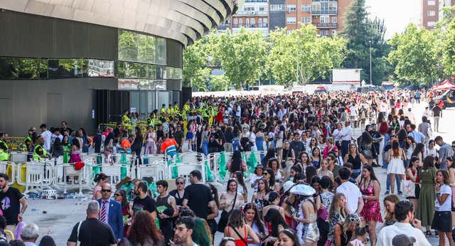 Una tarde con tres vecinos del Bernabéu tras su victoria: «Estoy perdiendo mis amistades y mis nietos no quieren venir a casa»