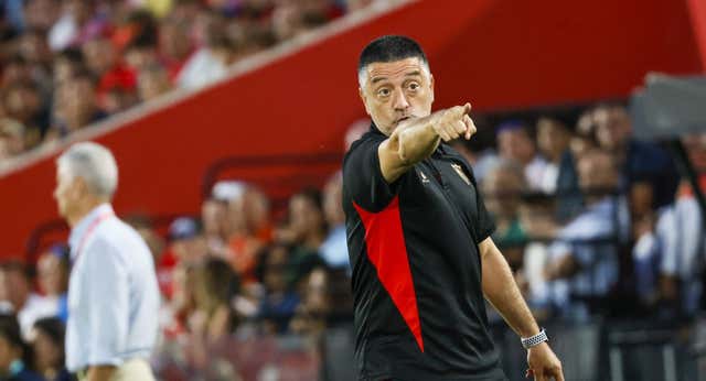 García Pimienta pide más reuniones entre árbitros y entrenadores: «Puedes hablar y decirles a la cara lo que piensas»