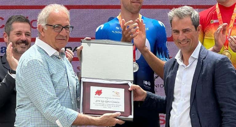 José Luis López Cerrón, a la izquierda, junto al favorito a sucederle en la RFEC, José Vicioso, a la derecha.