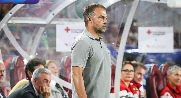 Hansi Flick durante eI partido ante el Mónaco.