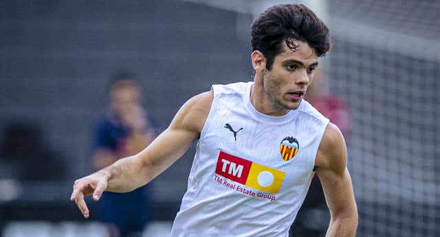 Fran Pérez vuelve 150 días después pero tendrá que seguir cuidando su espalda