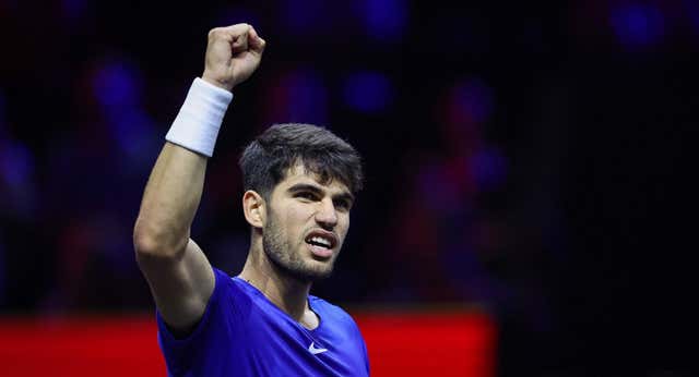 Carlos Alcaraz gana a Shelton ante la atenta mirada de Federer e iguala la Laver Cup