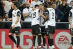 Baraja levanta al Valencia desde el verde y el vestuario ante un Girona que se quedó en París
