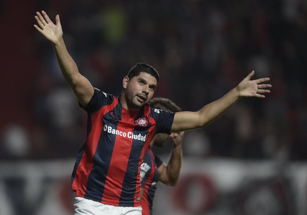 Néstor Ortigoza, durante un partido de San Lorenzo. AFP