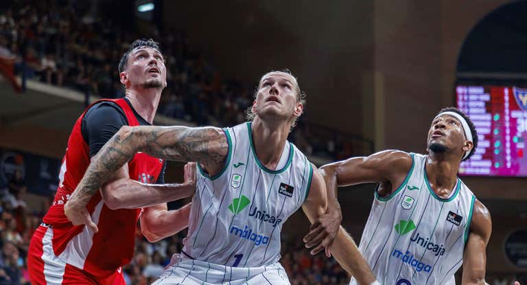 Rodions Kurucs, Dylan Osetkowski y Tayson Carter en la