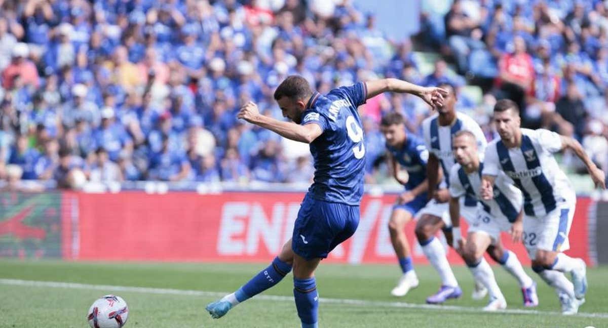 Borja Mayoral exhibe su olfato y amarga la reacción pepinera
