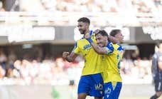 Chris Ramos da vida al Cádiz y Cartagonova ya pide la cabeza de Abelardo