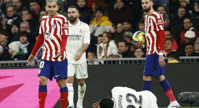 Correa y el doble rasero de los árbitros en el derbi con los ejemplos de Rüdiger y Bellingham: «No sentí que fuese algo para expulsión»