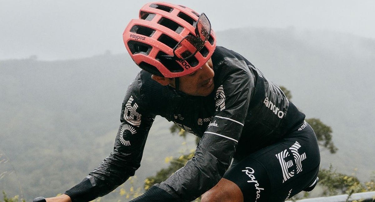 Richard Carapaz durante una carrera.