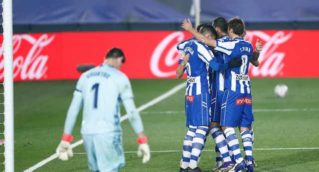 ¿Cuál fue la última victoria del Alavés frente al Real Madrid: 2022/23, 2020/21 o 2019/20?