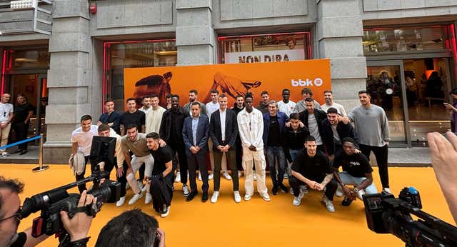 Los hermanos Williams y su madre María, estrellas en el estreno de su documental: «Ella escenifica las miles de mujeres que dejan su vida atrás»