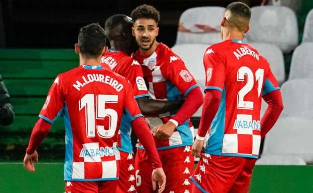 Chris Ramos celebra su último gol con el Lugo LALIGA