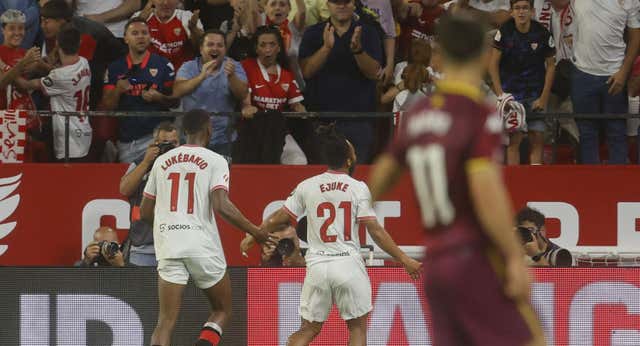 El Sevilla sufre y gana ante un Valladolid que rozó el empate