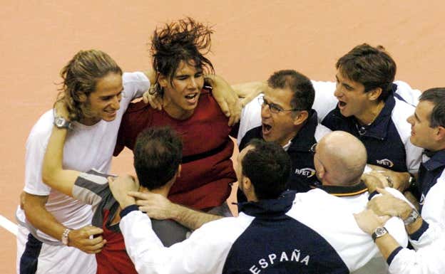 El equipo español celebra el pase a los cuartos de final.  EFE