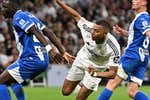 Un Real Madrid de dos caras acaba con un susto contra el Alavés y un mal sabor de boca antes del derbi