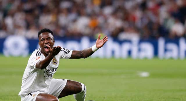 Endrick debió ver la roja por un rodillazo y Vinicius, la segunda amarilla por reírse en la cara del cuarto árbitro