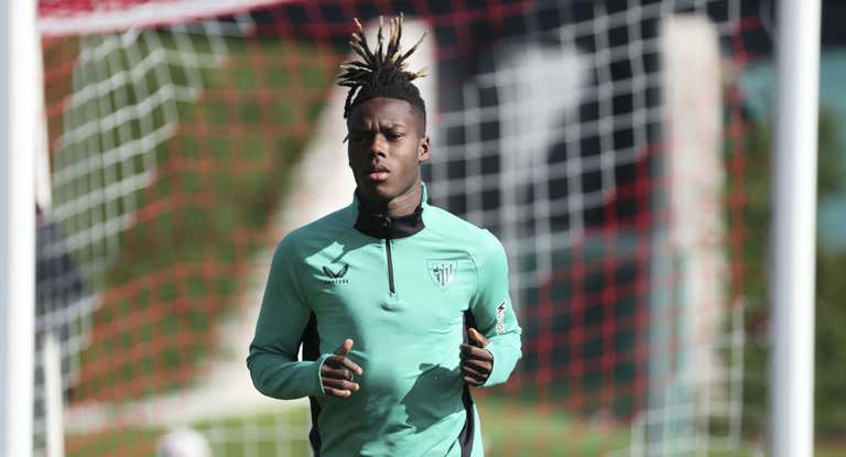 Nico Williams, ene le entrenamiento.