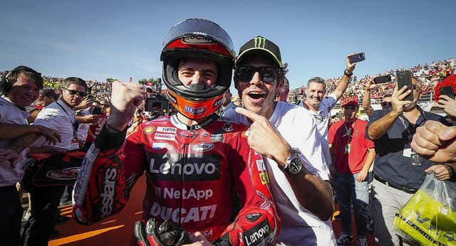 Valentino Rossi critica la decisión de Ducati de escoger a Marc Márquez y no a Jorge Martín: “Es una broma”