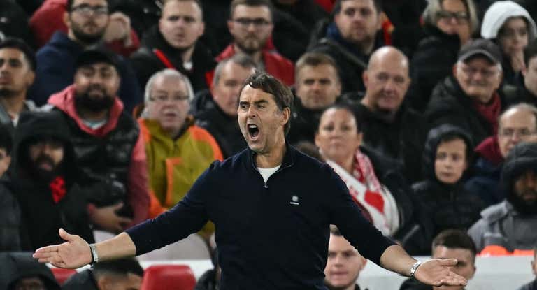 Lopetegui, enfadado en el partido contra el Liverpool.