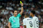 Quiénes son los jugadores y los equipos de LaLiga que más tarjetas reciben por protestar