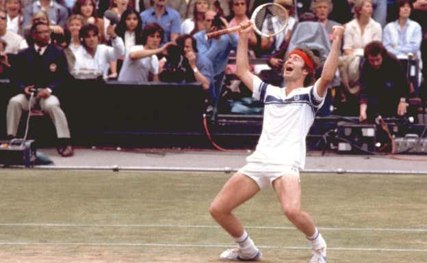 John McEnroe celebra el título de Wimbledon en 1981.  Getty