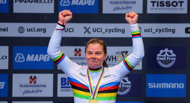 Lotte Kopecky gobierna el desconcierto de Demi Vollering para revalidar su maillot arcoíris