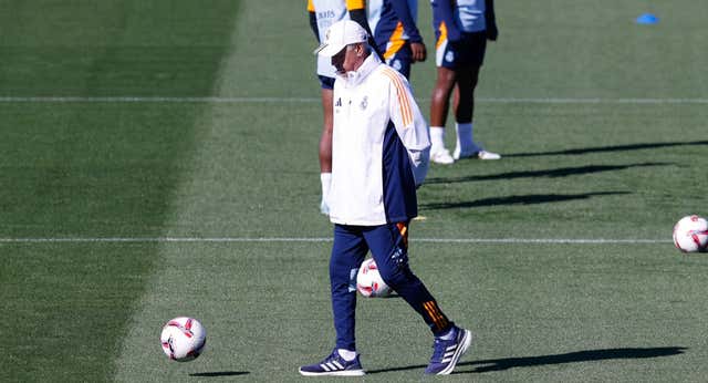 Camavinga no llega a tiempo, Modric apunta al once y Ancelotti enseña su plan para las grandes citas