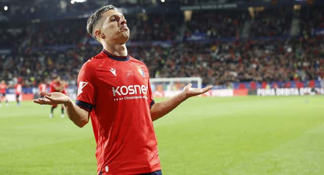Compañeros entregados y reverencias de su nueva afición: Bryan Zaragoza revive el partido de su explosión ante el Barça