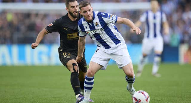 Imanol se rinde a Sergio Gómez: «Es un pedazo de jugador»