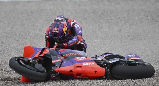 Las caídas en MotoGP marcan el desenlace del Mundial, que suma nuevos contendientes: “Parece un campeonato de errores”