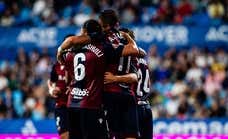 El Levante sigue intratable y hunde al Almería al son de Carlos Álvarez